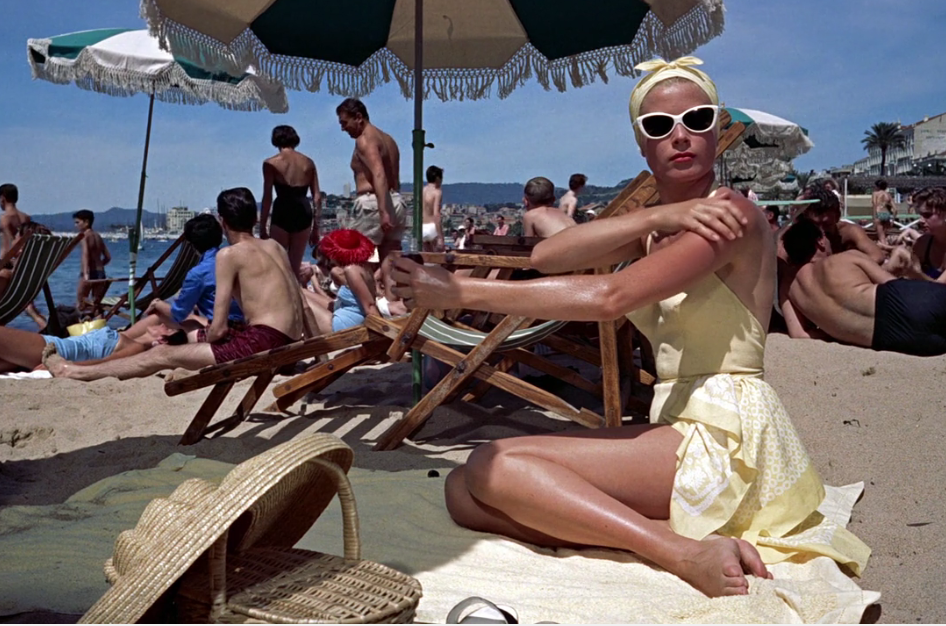 Atrapa a un ladrón: glamour bajo el sol del Mediterráneo. Grace Kelly, vestida para...